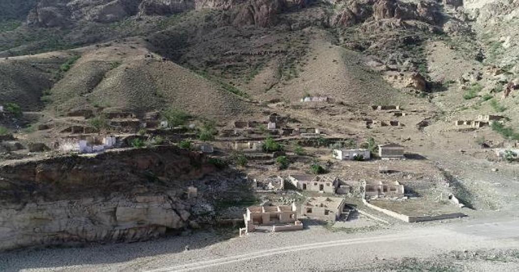 Ayvalı Barajının suları çekildi; evler gün yüzüne çıktı