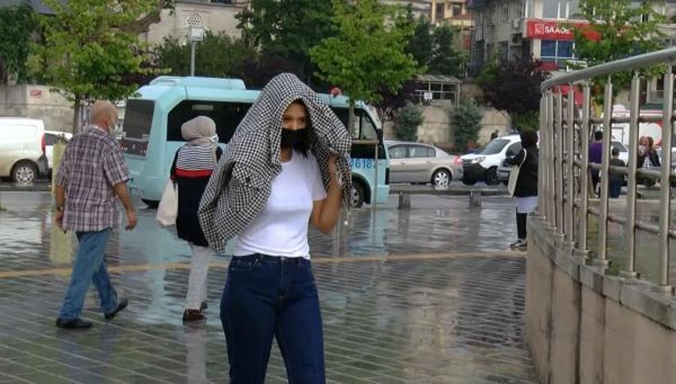 Vatandaşlar yağmura hazırlıksız yakalandı