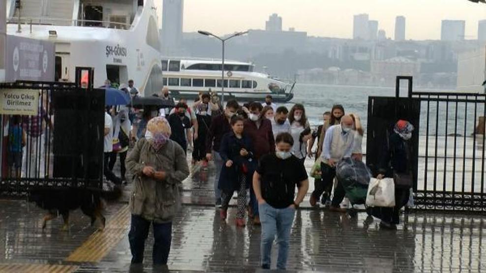 Vatandaşlar yağmura hazırlıksız yakalandı