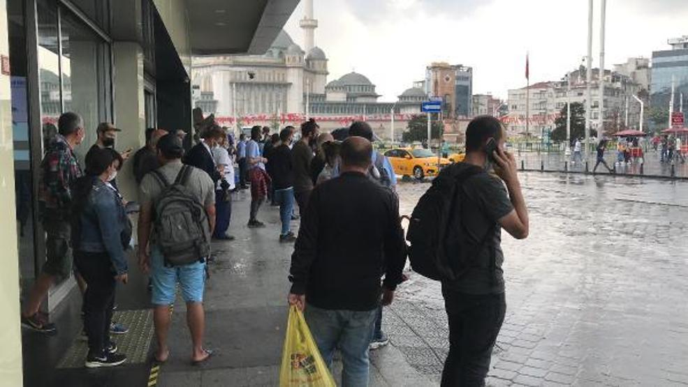 Vatandaşlar yağmura hazırlıksız yakalandı