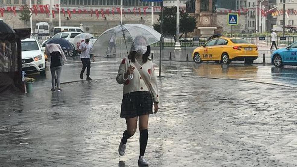 Vatandaşlar yağmura hazırlıksız yakalandı