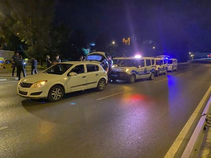 Hırsızlık şüphelileri kovalamacayla yakalandı: Çaldıkları televizyonu yere attılar