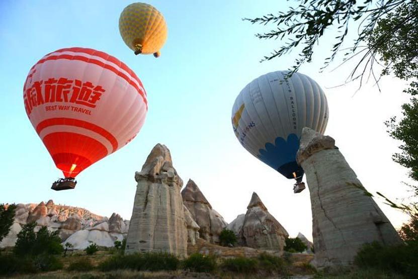 Kapadokyada sıcak hava balonlarının görsel şöleni