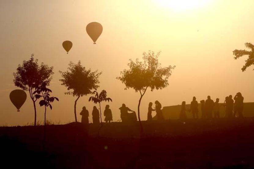 Kapadokyada sıcak hava balonlarının görsel şöleni