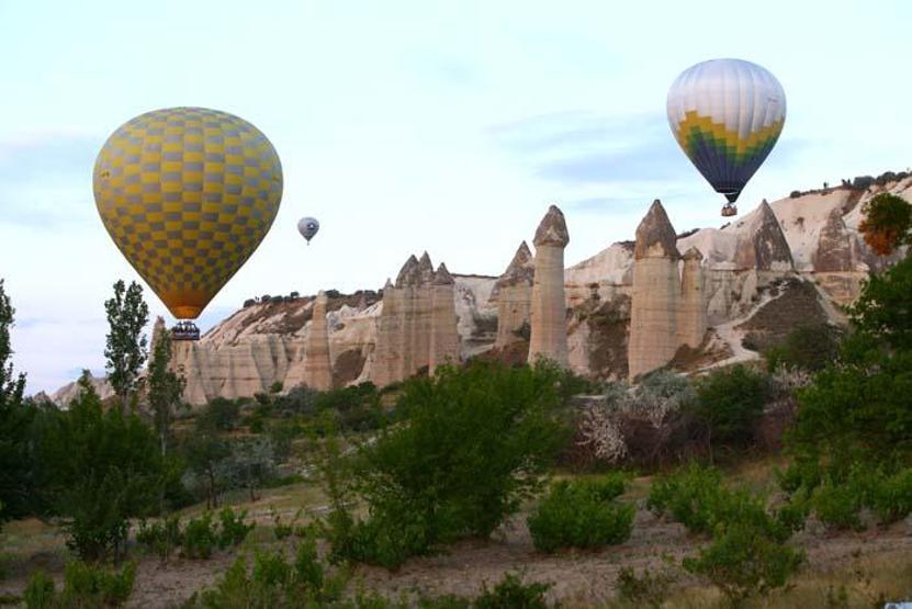 Kapadokyada sıcak hava balonlarının görsel şöleni