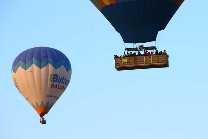 Kapadokyada sıcak hava balonlarının görsel şöleni