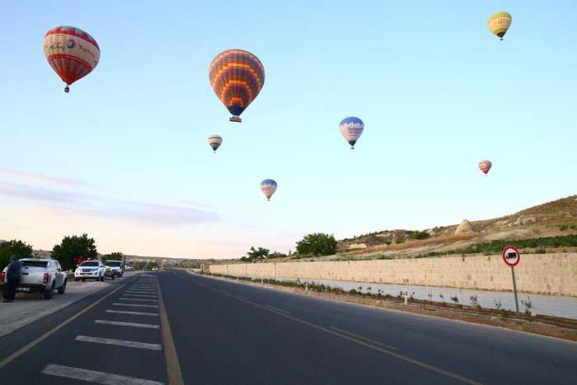 Kapadokyada sıcak hava balonlarının görsel şöleni