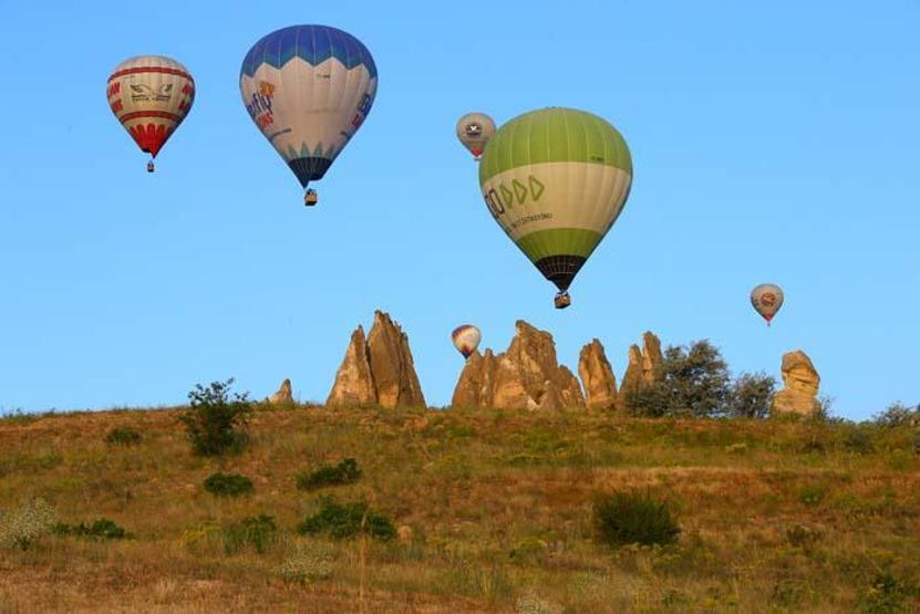 Kapadokyada sıcak hava balonlarının görsel şöleni