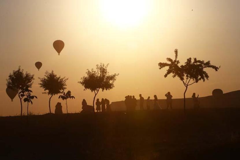 Kapadokyada sıcak hava balonlarının görsel şöleni