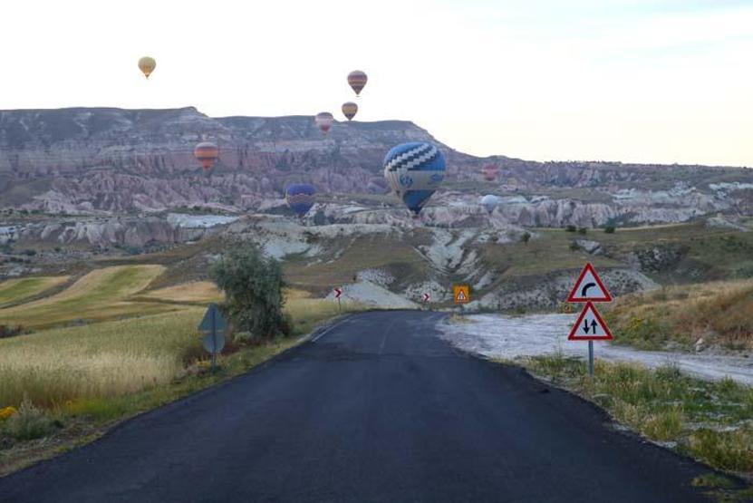 Kapadokyada sıcak hava balonlarının görsel şöleni