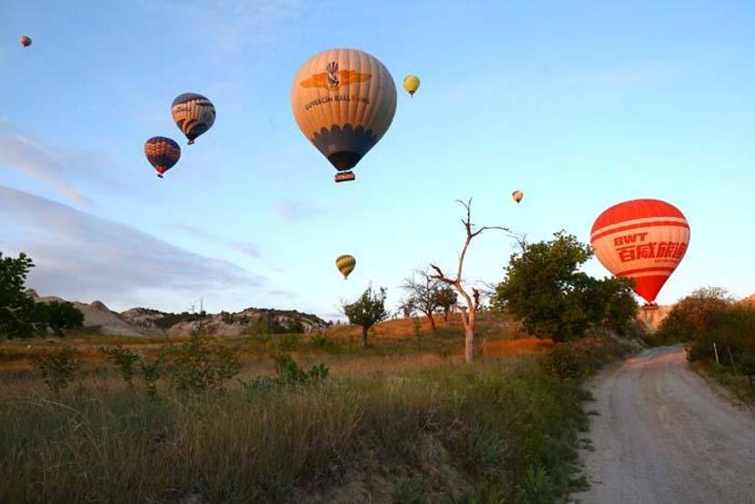 Kapadokyada sıcak hava balonlarının görsel şöleni
