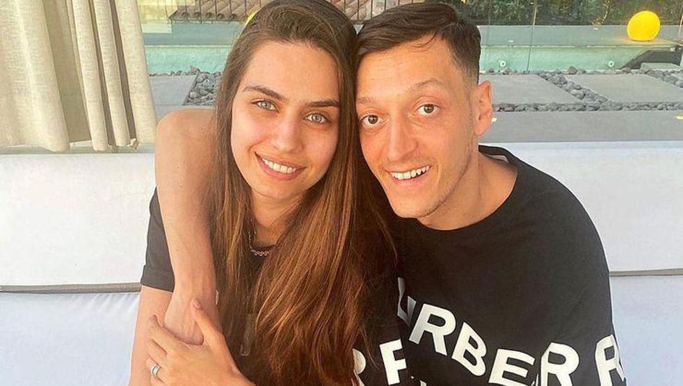 Amine Gülşe yeni imajıyla hayranlarını ikiye böldü
