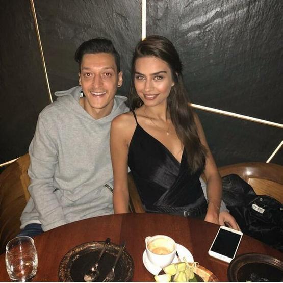 Amine Gülşe yeni imajıyla hayranlarını ikiye böldü