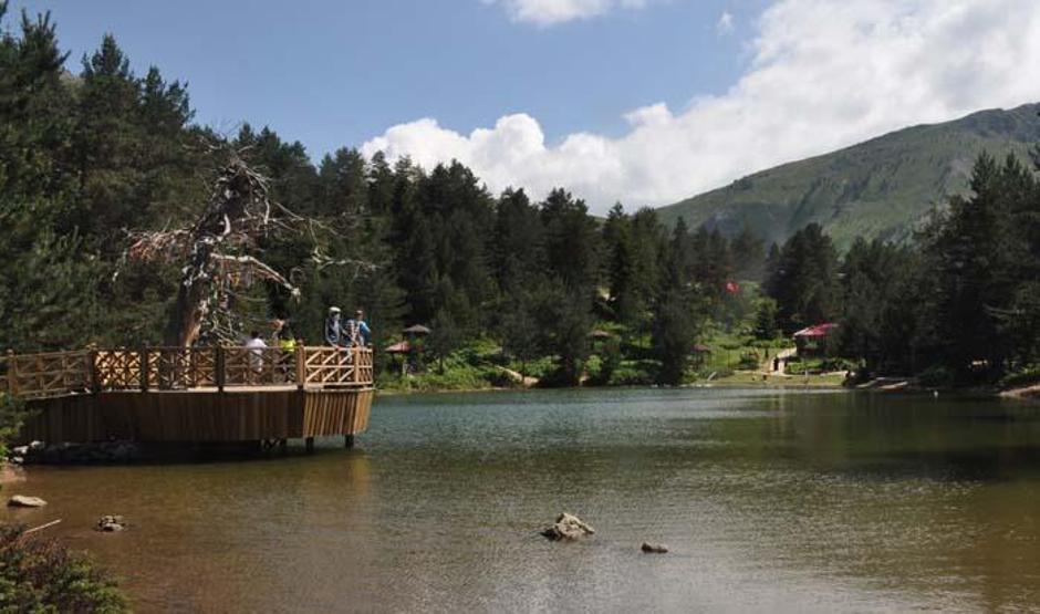 Limni Gölü Tabiat Parkı ziyaretçilerini ağırlıyor
