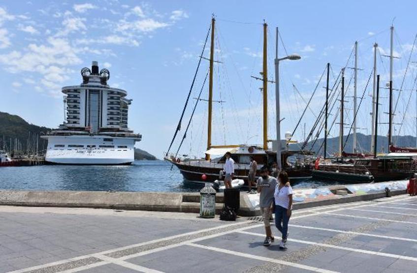 Yüzen Kasaba, Marmarise demir attı