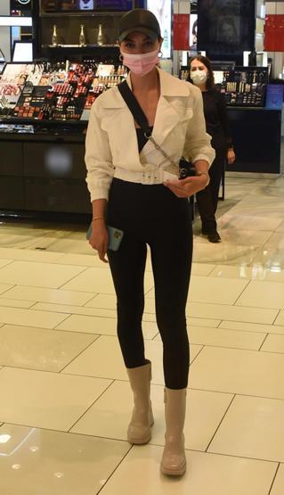 Hazal Filiz Küçükköse, Alaçatıda tatil sezonunu açtı