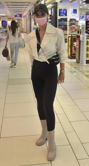 Hazal Filiz Küçükköse, Alaçatıda tatil sezonunu açtı