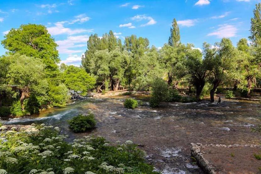 Burayı görmek için yurt dışından gelen var Doğa harikası Munzur Gözelerine yoğun ilgi