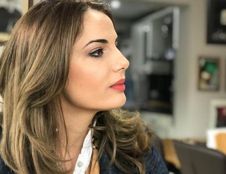 Esin Civangil güzelliği ile adeta yıllara meydan okuyor