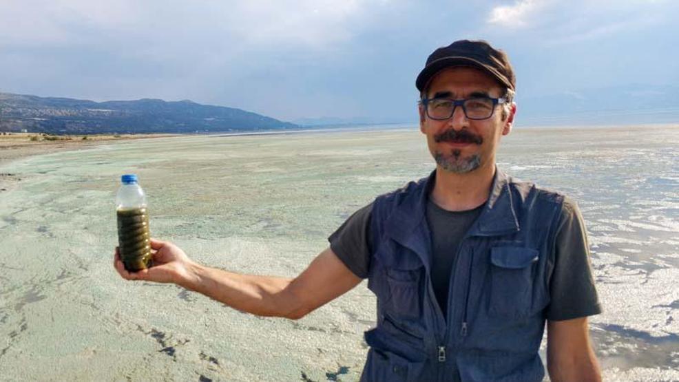 Burdur Gölünün alg patlamasıyla rengi değişti