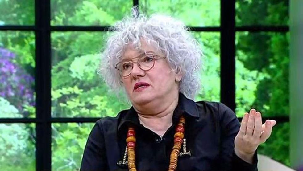 Ayşenil Şamlıoğlu sevenlerini korkuttu Sette ayağını kırdı
