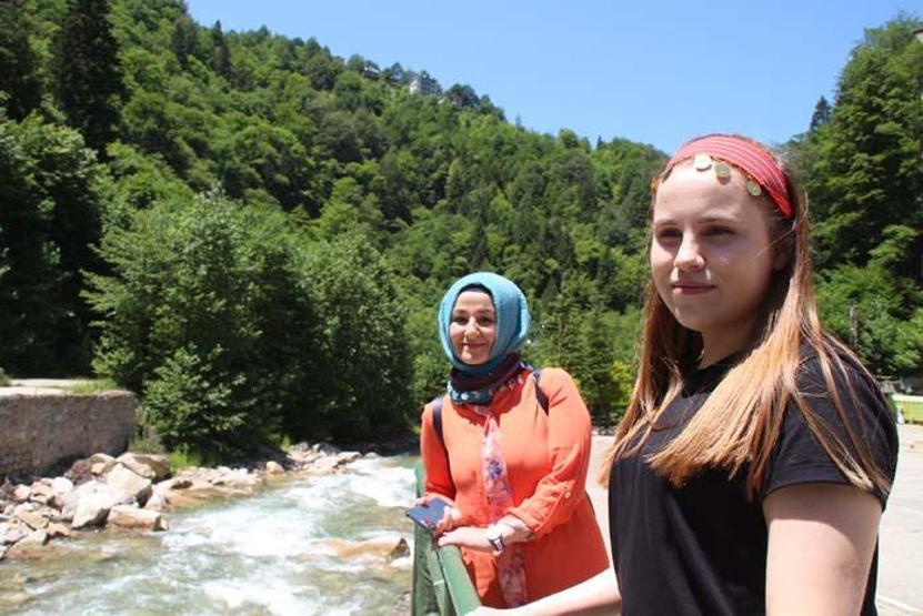 2 bin 360 metredeki yaylada, kayıkta Titanic pozu