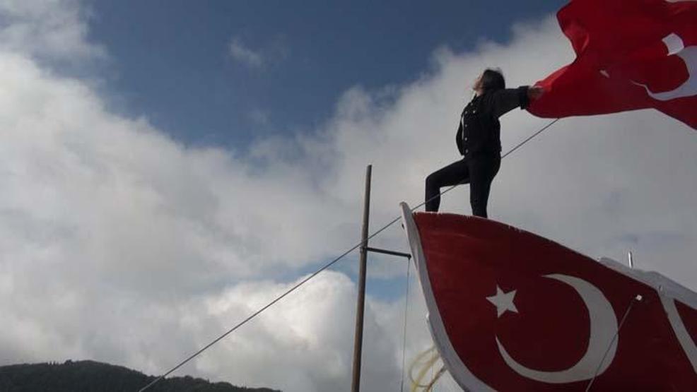 2 bin 360 metredeki yaylada, kayıkta Titanic pozu