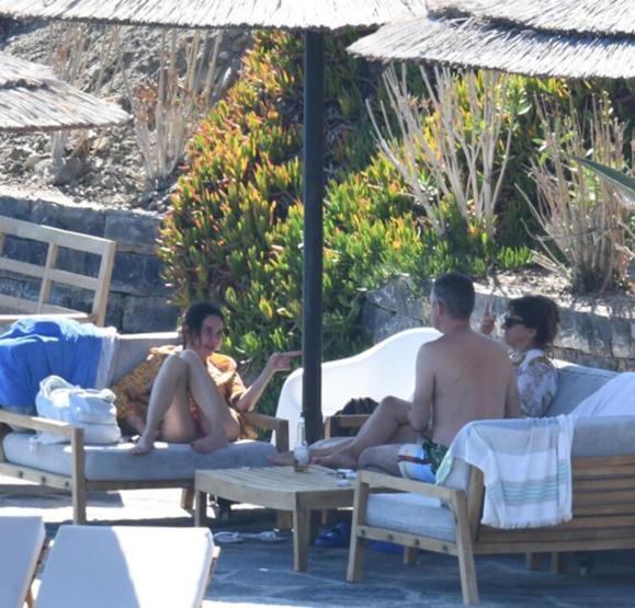 Hande Ataiziden bikini şov Düzgün fiziği ile kendine hayran bıraktı