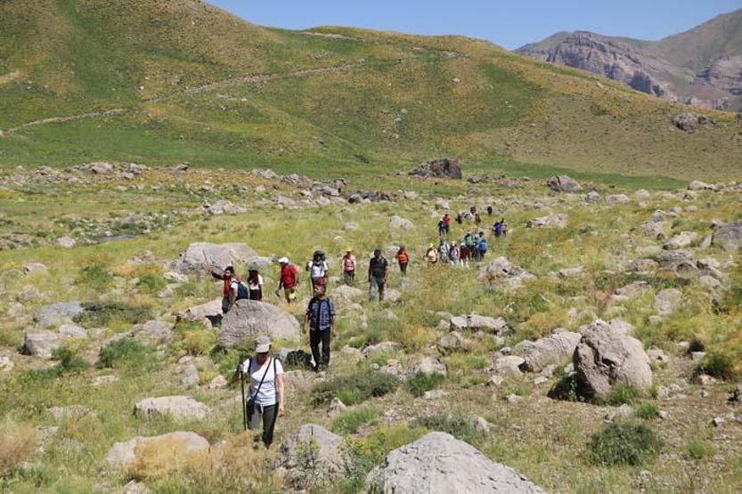 Erimenin başladığı 20 bin yıllık buzulları gezdiler Endişe verici