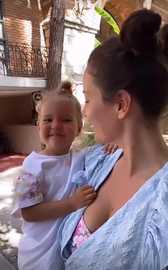 Pelin Akil suçlayan takipçisine isyan etti