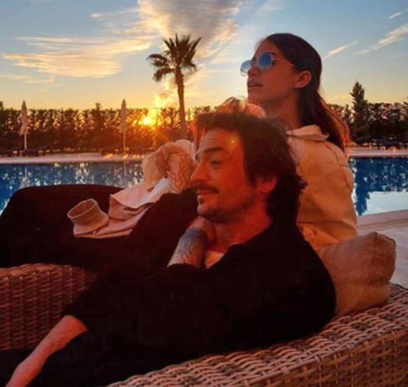 Ahmet Kuraldan sevgilisine romantik mesaj