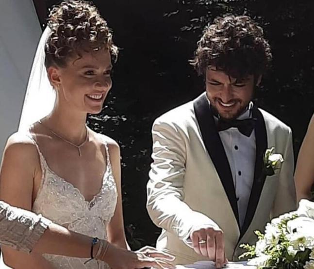 Nikahtan ilk görüntüler geldi Taner Ölmez ve Ece Çeşmioğlu evlendi