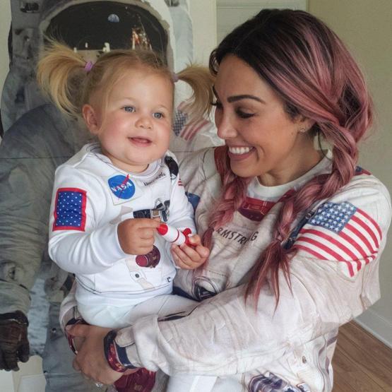 Alaylı astronot: Tarihi uzay seferinde yer alan ilk kadın olacak