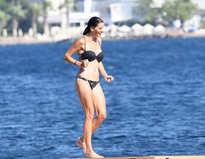 Ayça Varlıer dansıyla dikkat çekti