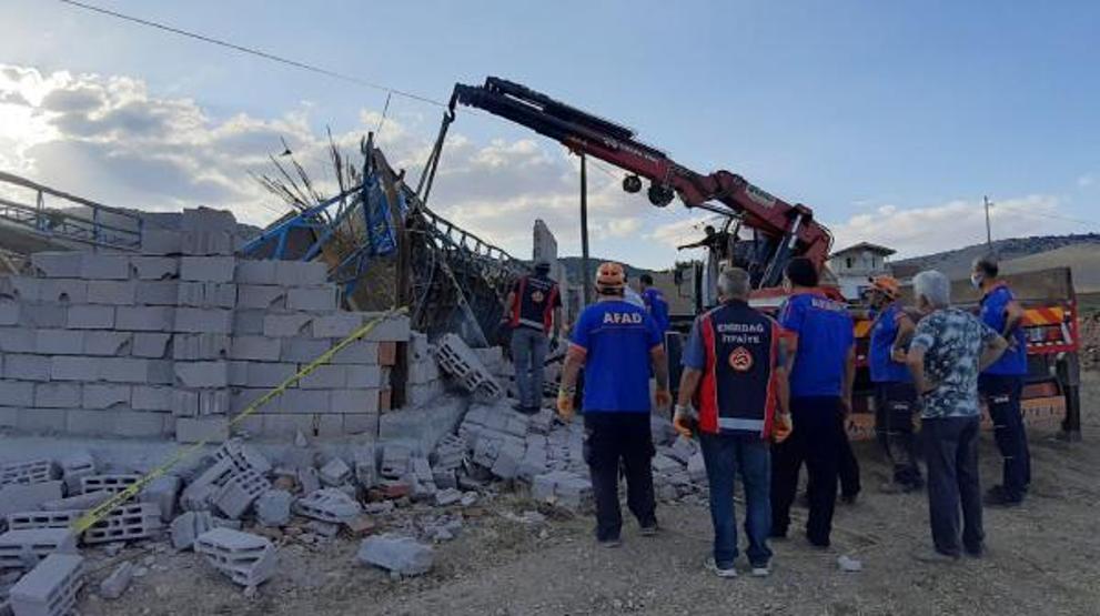Afyonkarahisarda ağıl çöktü; 15 hayvan öldü, 3 işçi yaralandı