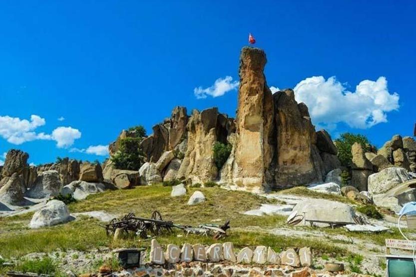 Frigyanın saklı cenneti: Üçlerkayası köyü