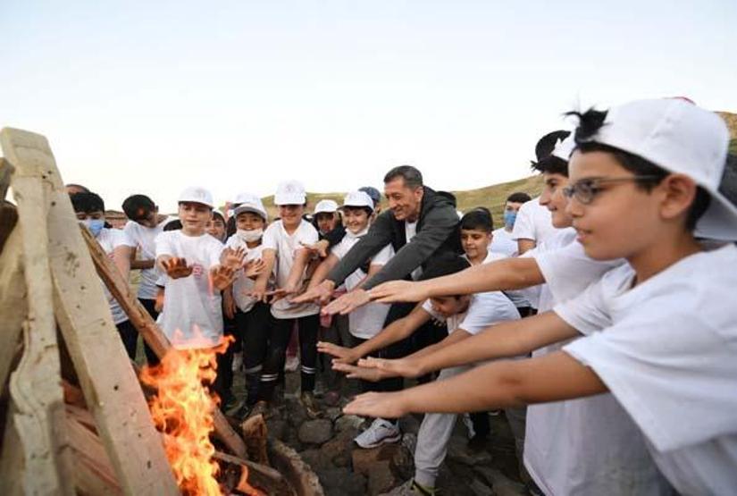 Bakan Selçuk, Zap Suyunda rafting yarışının startını verdi