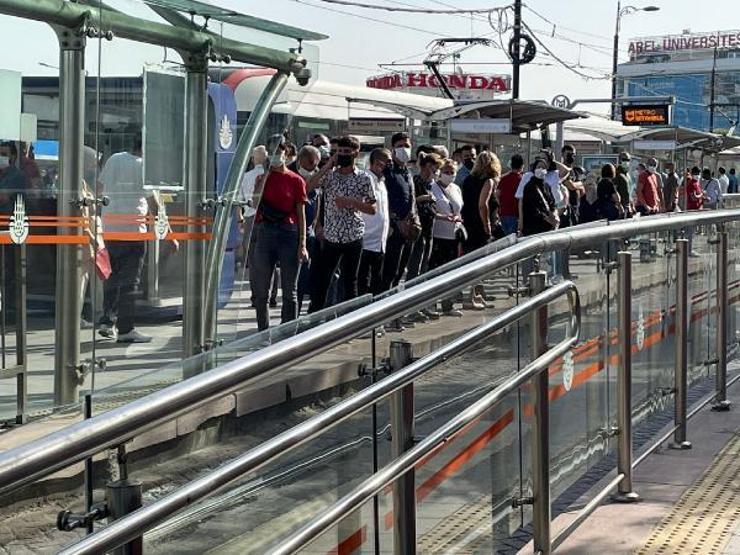 Normalleşmenin ilk gününde toplu taşımada yoğunluk