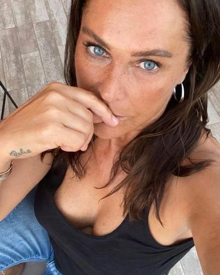 Hülya Avşardan makyajsız paylaşım