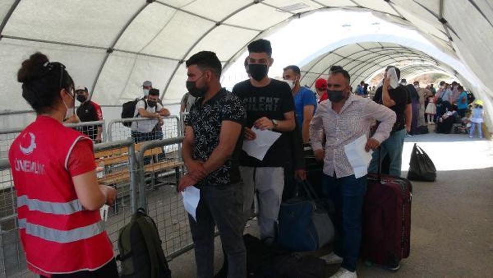 Suriyelilerin Öncüpınar Sınır Kapısından bayram geçişleri sürüyor