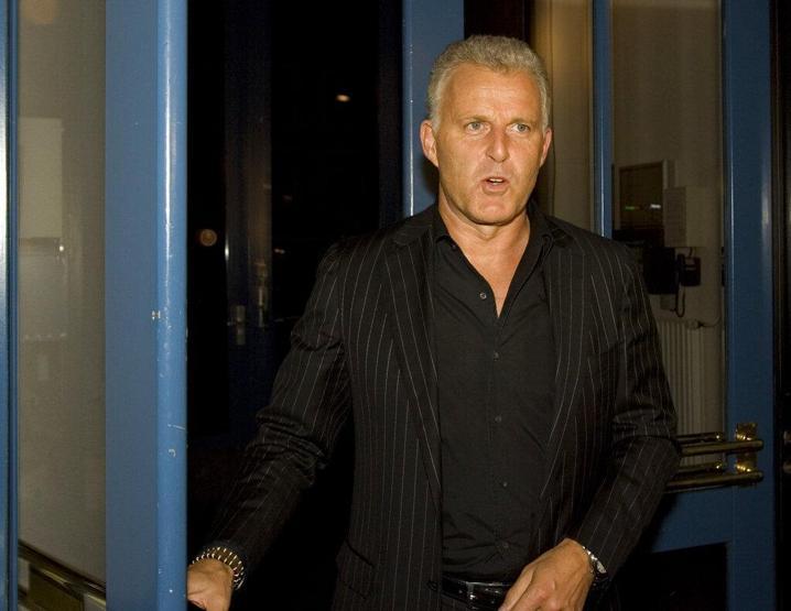 Hollandayı karıştıran saldırı: Gazeteci Peter R de Vries, silahlı saldırıda ağır yaralandı