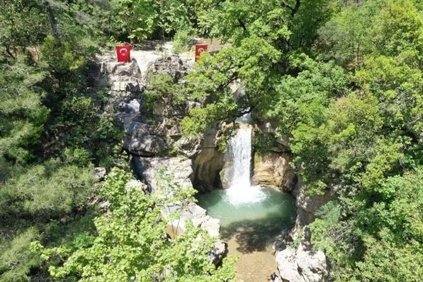 Kahramanmaraşın saklı güzelliği Galgamaç Şelalesi hayran bırakıyor
