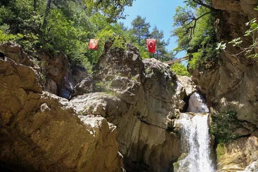 Kahramanmaraşın saklı güzelliği Galgamaç Şelalesi hayran bırakıyor