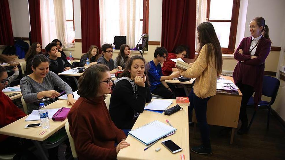 Liselerde ders sayısı azaltılacak
