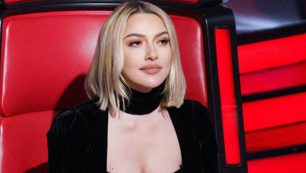 Hadise kesenin ağzını açtı Annesine büyük jest
