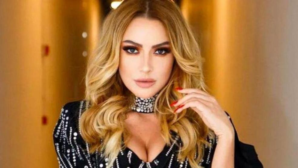 Hadise kesenin ağzını açtı Annesine büyük jest
