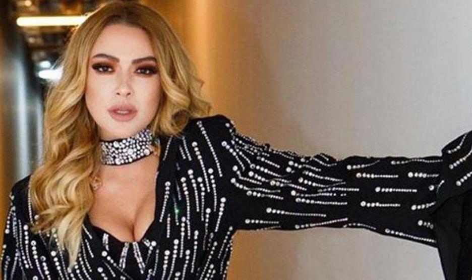 Hadise kesenin ağzını açtı Annesine büyük jest