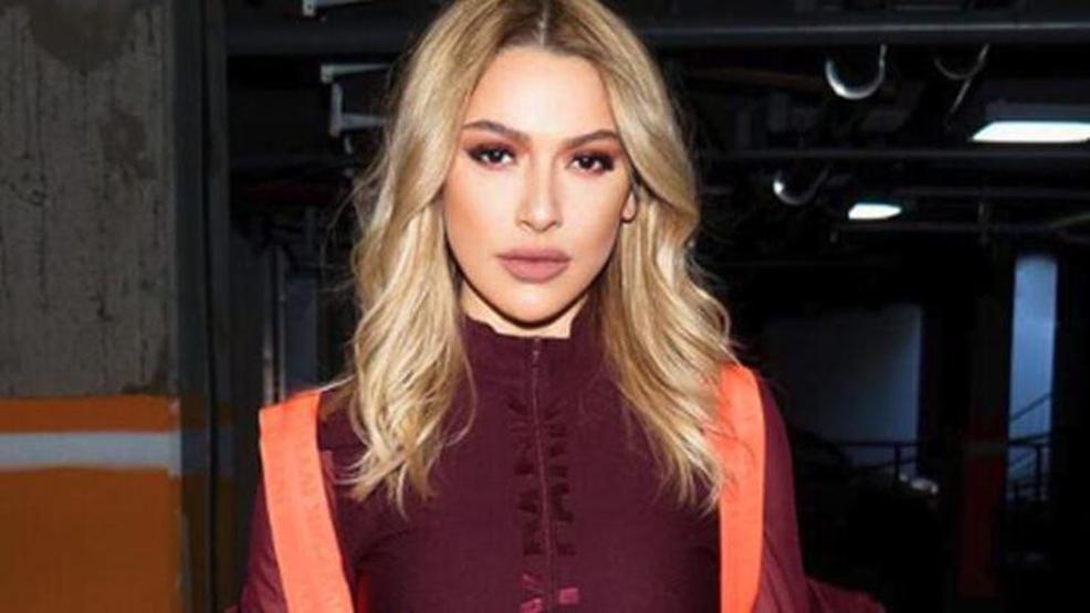 Hadise kesenin ağzını açtı Annesine büyük jest