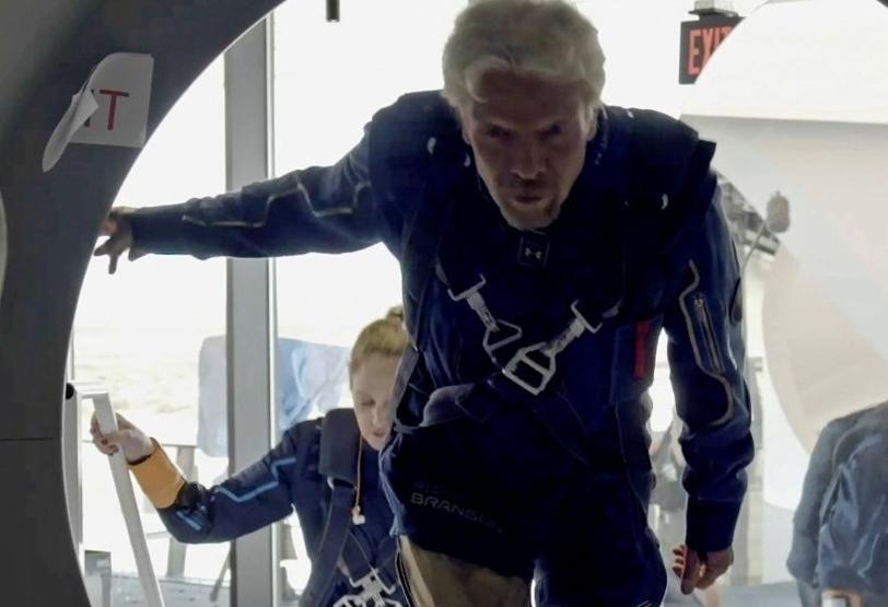 Tarihe geçti Richard Branson uzaya giden ilk milyarder oldu