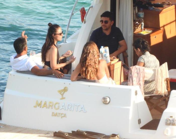 Gökçe Bahadırın fit hali dikkat çekti Kırmızı bikinisiyle göz kamaştırdı